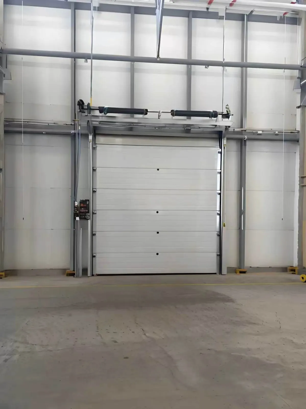 Industrial Sectional Doors for Warehouses and Logistics Centers